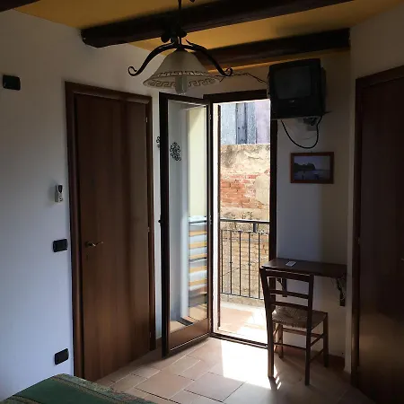 La Bastia לינה וארוחת בוקר שילה