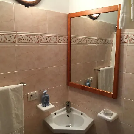 לינה וארוחת בוקר La Bastia *