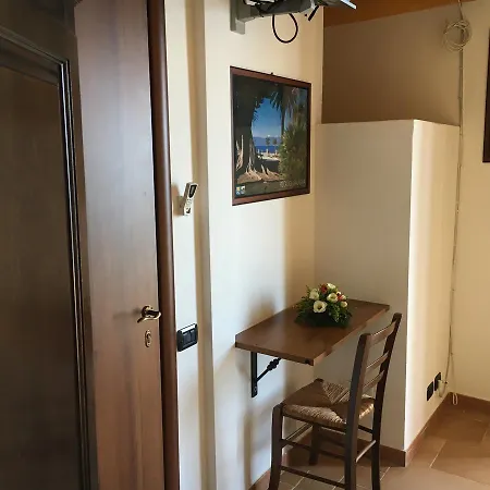 לינה וארוחת בוקר La Bastia שילה