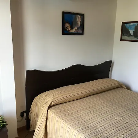 לינה וארוחת בוקר La Bastia