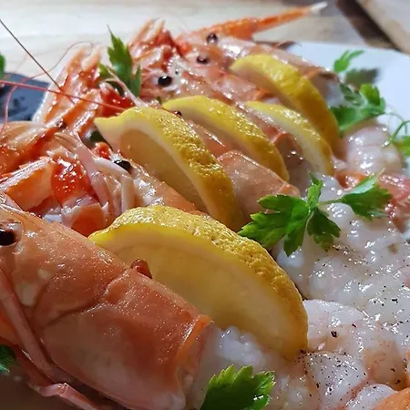 לינה וארוחת בוקר La Bastia שילה